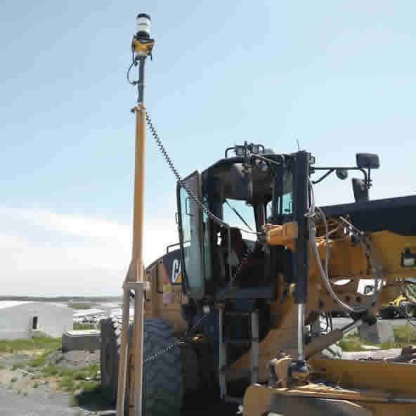 The Trimble 3D Dual GNSS wheel loader leveling system also assists in the maintenance of stockpiles or stockpiles in quarries and crushing plants. The operator of the loader can observe the boundaries of the dumps and material storage areas on his control unit and not go beyond them, so that constant surveying support is not required to control the boundaries of the dumps and warehouses. The work is done safely and with high precision.
